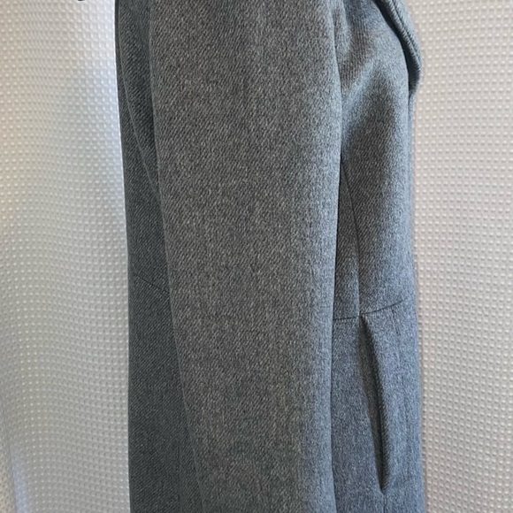 Women’s AKA wool blend gray midi coat with front zip-in bib size medium - Picture 7 of 13